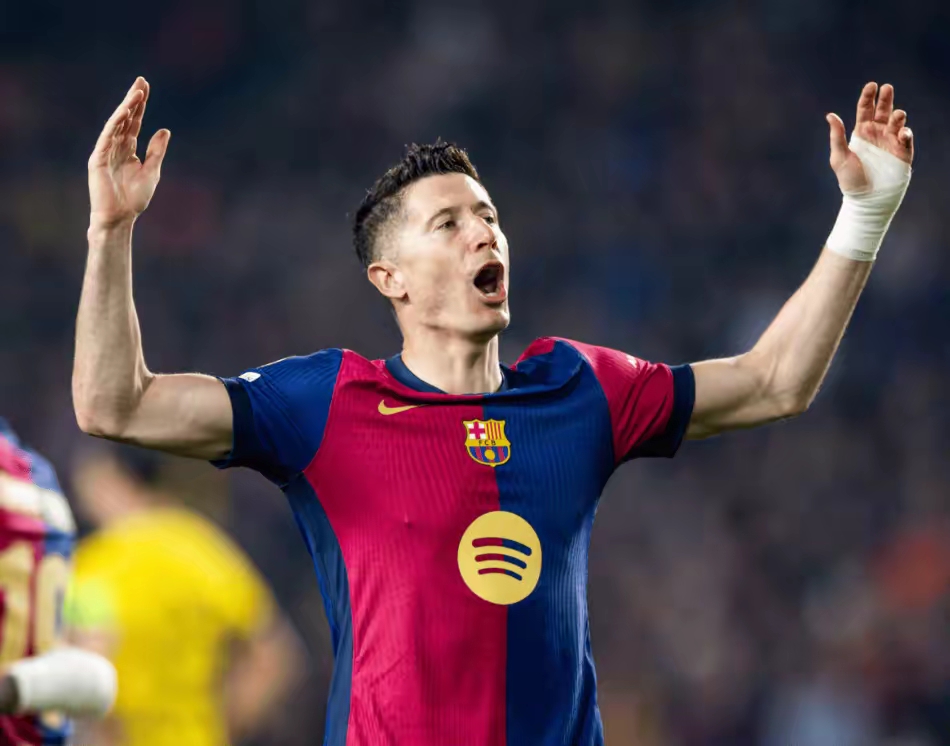 开云体育登录入口凯恩巅峰对决，莱万多夫斯基与60激战FPX分钟，高光表现胜负难料！的简单介绍